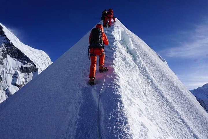 Island Peak Climb: 20-Day Everest-Base-Camp Trek to the 6,189m Summit photo 2