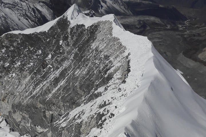 Island Peak Climb: 20-Day Everest-Base-Camp Trek to the 6,189m Summit photo 3