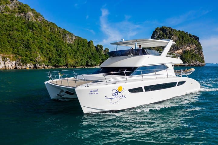 Full-Day Private Catamaran Charter to Koh Samui's Southern Islands