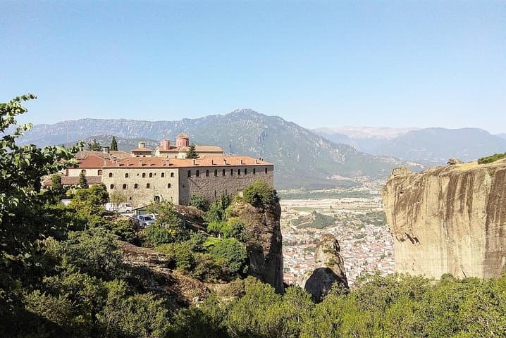 Full-Day Meteora Monasteries Tour from Thessaloniki