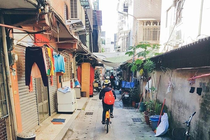 Taipei Morning Cycling Tour: 4-Hour City Ride with Breakfast photo 3