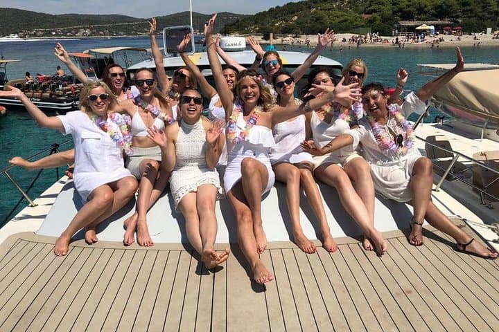 Private Blue and Green Cave Yacht Tour from Hvar: Full-Day Vis & Pakleni Islands Expedition photo 2