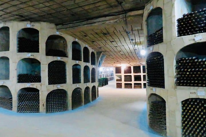 Inside Transdniestria: Tiraspol, Bender Fortress & Milestii Mici Cellars photo 3