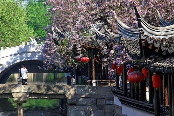 Shanghai Layover Guide: Nanxiang Water Town Tour with Hot Spring Bath