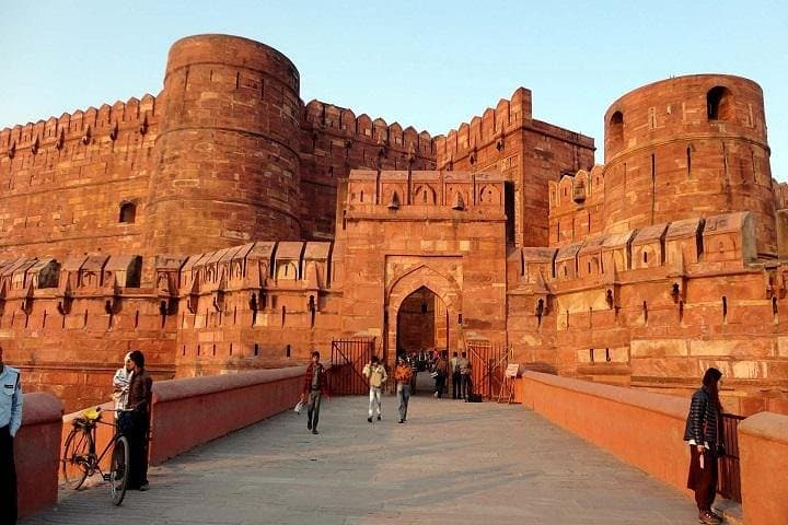 One-Day Taj Mahal & Agra City Tour from Delhi by Gatimaan Express photo 3