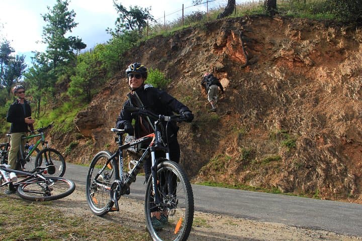 Thimphu Sunrise Cycle: Changangkha to Buddha Dordenma Half-Day Tour photo 4