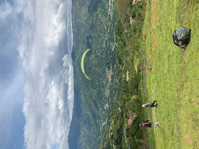 Medellín Paragliding Tour: Tandem Flights Over the Aburrá Valley photo 2