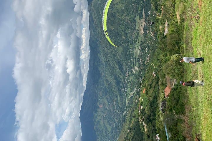 Medellín Paragliding Tour: Tandem Flights Over the Aburrá Valley photo 3
