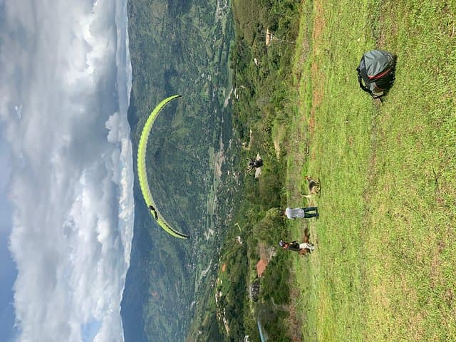Medellín Paragliding Tour: Tandem Flights Over the Aburrá Valley photo 5