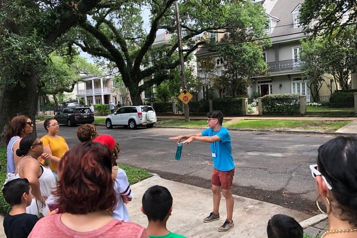 Garden District Home & History Walking Tour: Mansions, Oaks, and Southern Stories photo 4