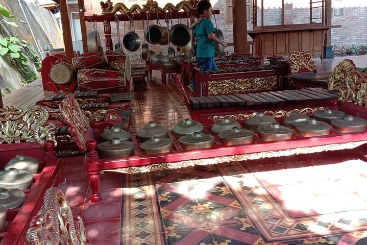 Hands-On Javanese Gamelan Experience in Yogyakarta: Learn, Listen, Play photo 6