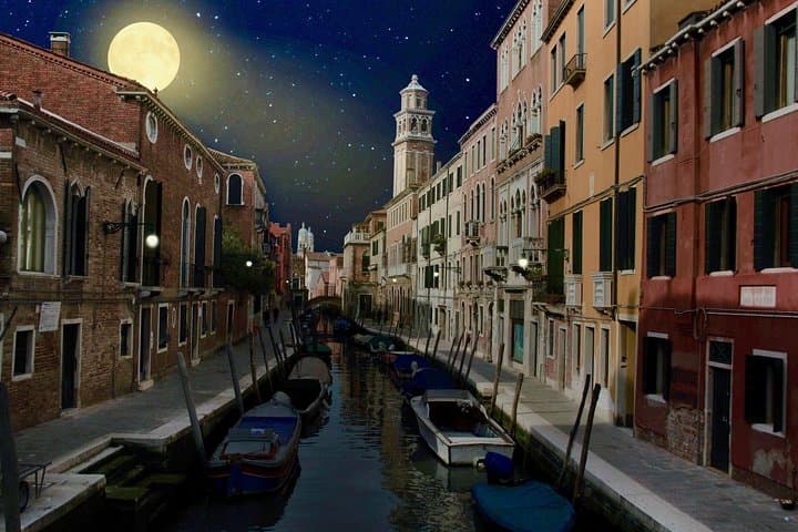Venice Ghost & Legends Walking Tour: Murders, Mysteries & Night Walk photo 6