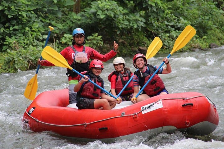 La Fortuna to San José: Sarapiquí River Class 2–3 Whitewater Rafting Adventure photo 3