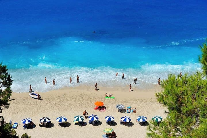 Isla Mujeres Deluxe: Private Boat, Snorkel & Downtown Free Time from Playa del Carmen