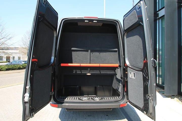 Southampton Private Minibus Transfer to Gatwick Airport or Hotel — Door-to-Door Group Transport photo 3