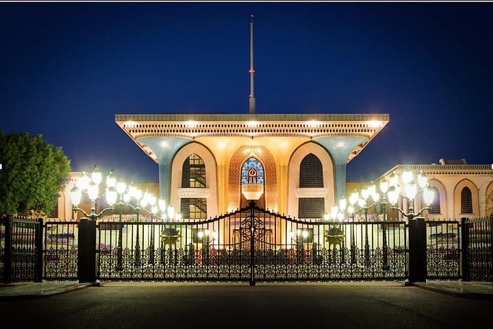 Muscat Night Tour: Evening Highlights at Sultan Qaboos, Muttrah Souk & Al Alam Palace