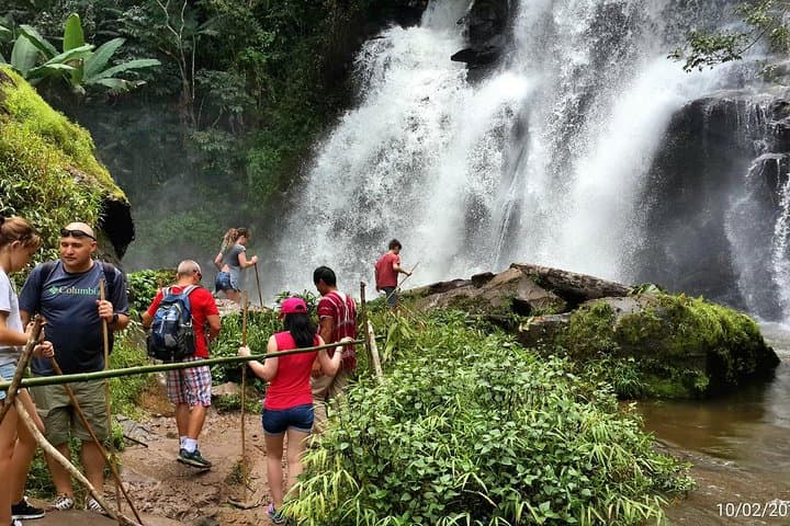 Doi Inthanon National Park: Private Hike to Wachirathan Falls & Ang Ka Trail