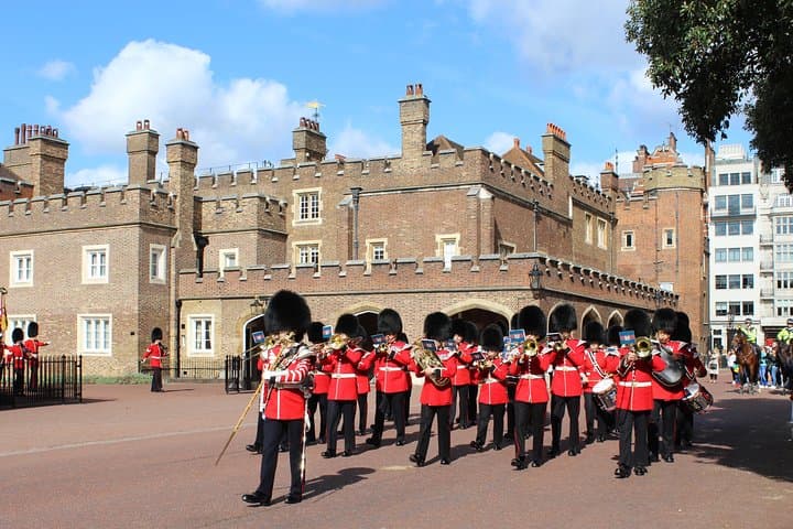 London Private Sightseeing Tour: 3-Hour Custom City Drive with Photo Stops