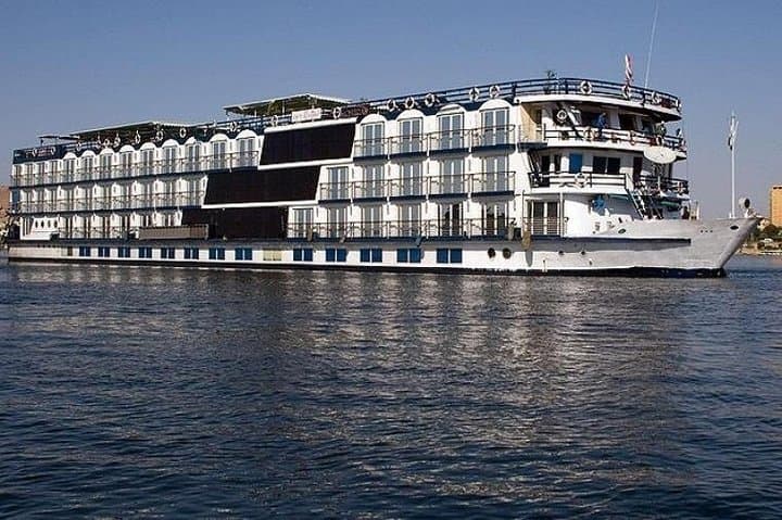 Cairo to Luxor: 7-Night Private Nile Cruise and Egypt Highlights with Flights