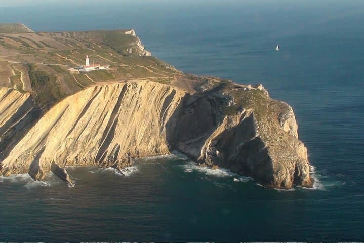 Day Trip to Arrábida & Sesimbra: Wine Tasting, Castles, and Coastal Views from Lisbon photo 5