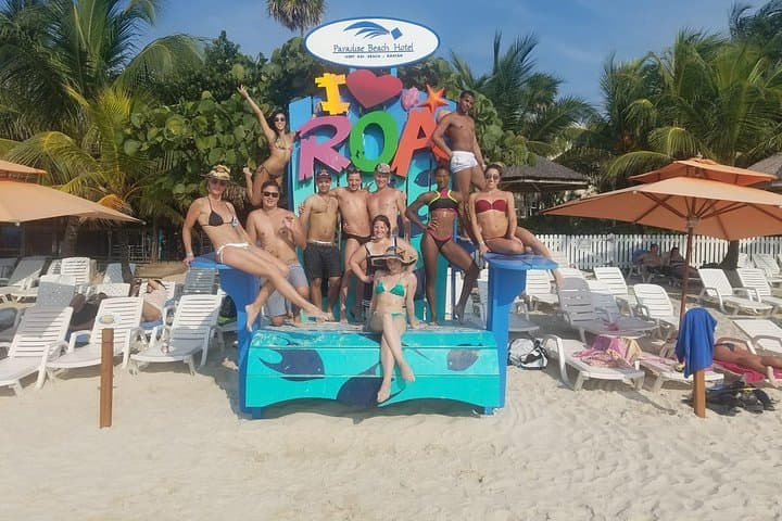 Roatán West Bay Beach Day Pass — Private Resort Access & Snorkeling photo 3