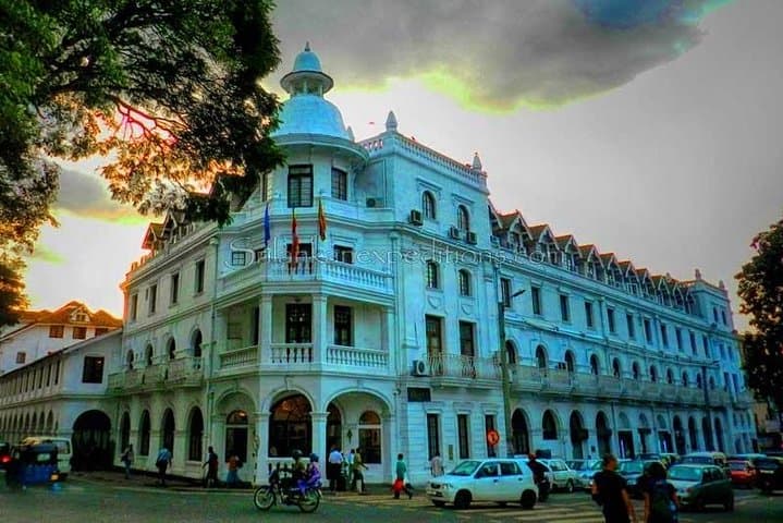 Kandy Heritage Day Tour — Botanical Gardens, Temples & Tea Factory