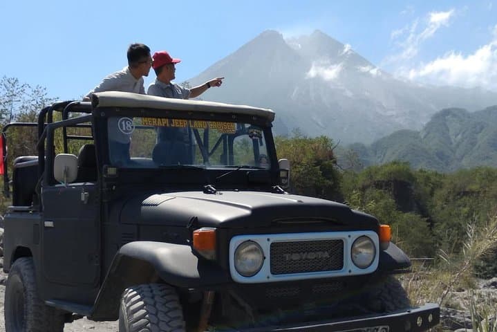 Jogja Day Tour: Borobudur Sunrise, Merapi Jeep & Prambanan in One Day