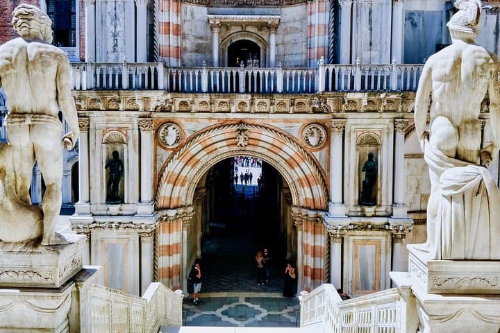 Venice Gondola Ride & Skip-the-Line Doge's Palace Tour — 90-Min Afternoon Experience photo 5
