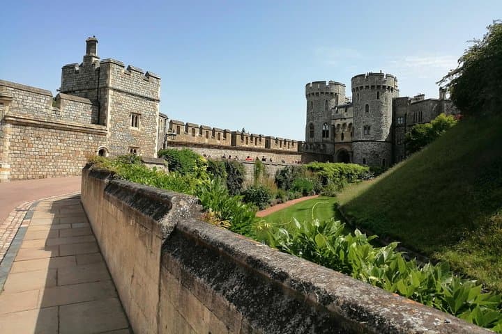 Private Windsor Black Taxi Tour to Windsor Castle and St George's Chapel photo 2