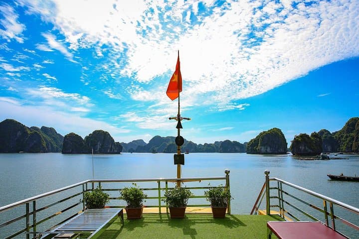 Lan Ha & Ha Long Bay: Day Cruise, Kayak Lagoons and Night Bioluminescent Paddle photo 2