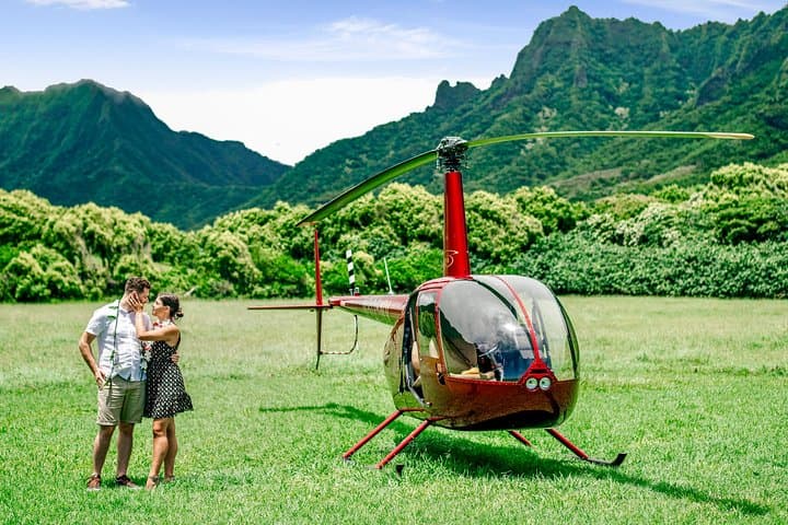 Oahu Private Helicopter Tour and Romantic Valley Landing — Waikiki to Sacred Falls photo 4