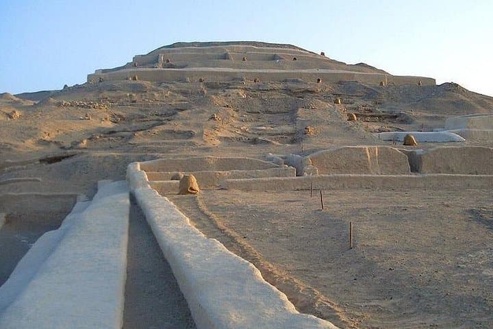 Nazca Day Tour — Cahuachi & Chauchilla: Ceremonial City and Ancient Necropolis