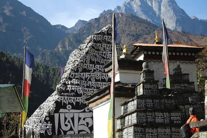 Gokyo Chola Pass Trek: Gokyo Lakes to Everest Base Camp via Cho La Pass photo 3