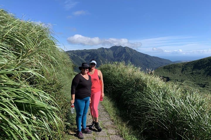 Private Yangmingshan Volcano Tour — Hike Qixing and See Hot Springs photo 6