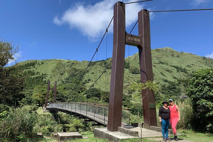 Private Yangmingshan Volcano Tour — Hike Qixing and See Hot Springs photo 4