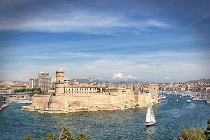 Explore Marseille in 4 Hours: A Concise Driving Tour of the Old Port, Le Panier & Notre-Dame de la Garde photo 2
