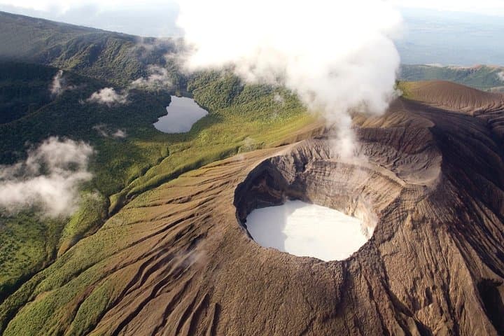 Rincón de la Vieja Volcano & Oropéndola Waterfall: Half-Day Hike Through Volcanic Terrain