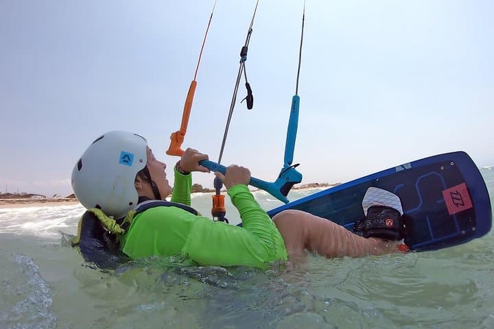Learn to Kiteboard in Riohacha: 12-Hour Private Beginner Course photo 4