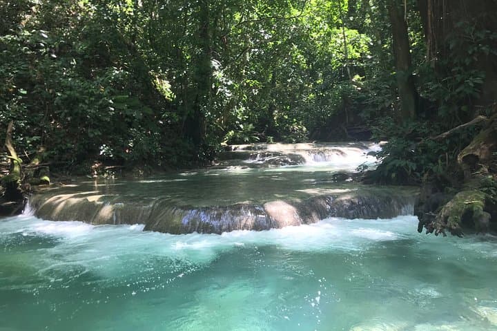 Private MBJ to Negril Transfer: Smooth Arrival to Jamaica’s West End