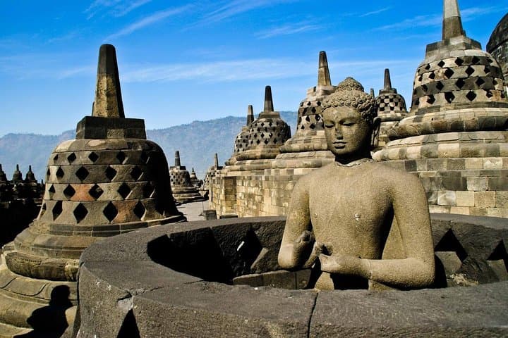 Yogyakarta One-Day Tour: Borobudur Sunrise, Merapi Jeep & Prambanan