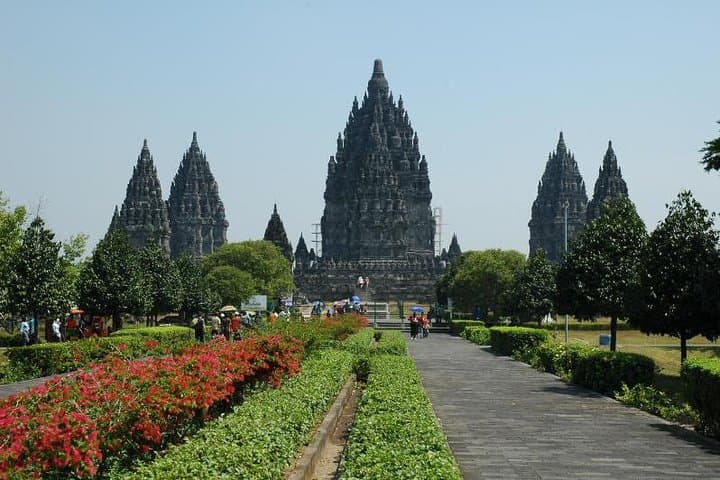 Yogyakarta One-Day Tour: Borobudur Sunrise, Merapi Jeep & Prambanan photo 2