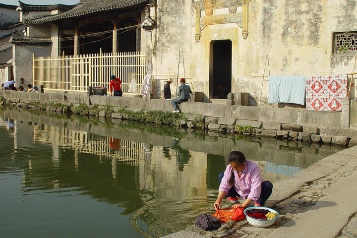 3-Day Private Huangshan Tour: Hongcun Village & Overnight on Yellow Mountain photo 3
