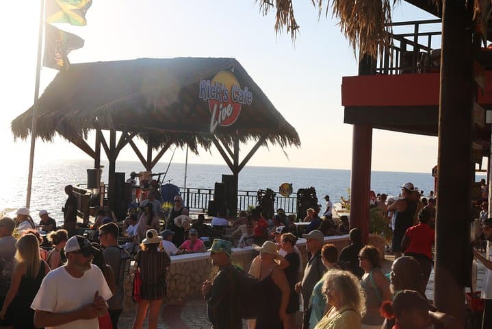 Experience Jamaica's Bliss: Negril's 7 Mile Beach and Rick's Cafe photo 3