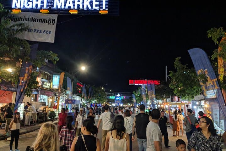 Private Siem Reap City Tour: War Museum, Artisans d'Angkor & Old Market photo 2