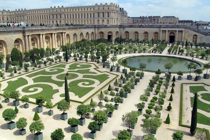 Private Versailles Day Trip: Palace, Gardens & Trianon Full-Day Excursion photo 5