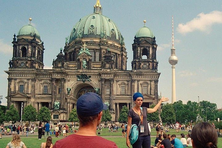 Berlin History Walking Tour in French — 3-Hour Cold War & WWII Sites photo 4