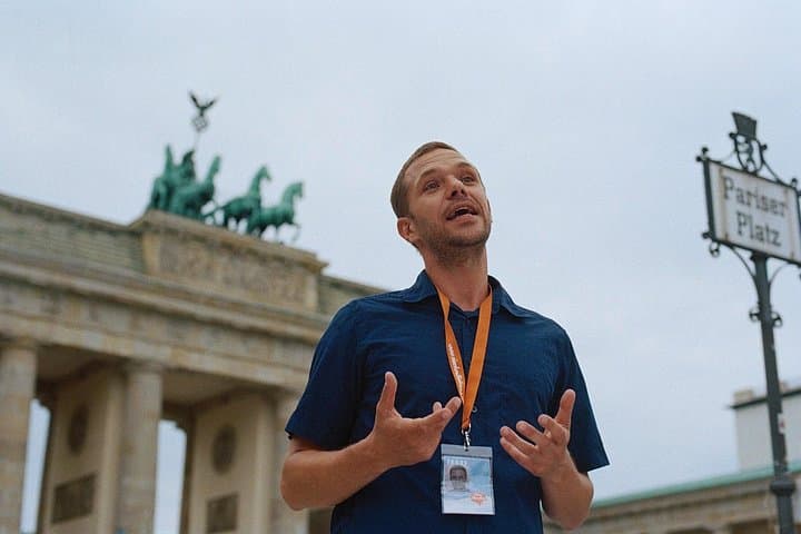 Berlin History Walking Tour in French — 3-Hour Cold War & WWII Sites photo 1
