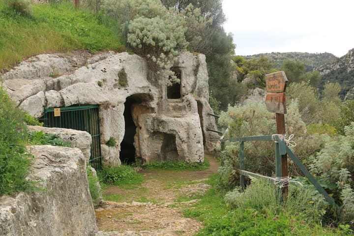 Pantalica Necropolis Half-Day Walk: Hike the Anapo Valley to Rock-Cut Tombs photo 4