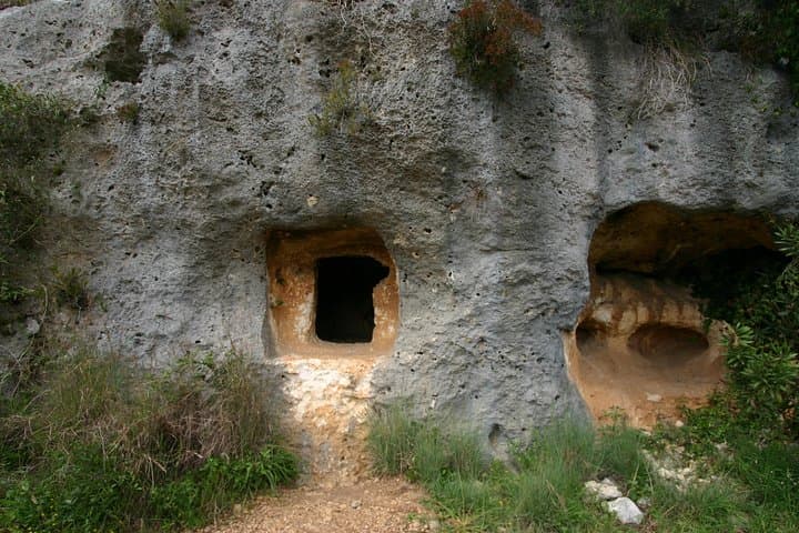 Pantalica Necropolis Half-Day Walk: Hike the Anapo Valley to Rock-Cut Tombs photo 5