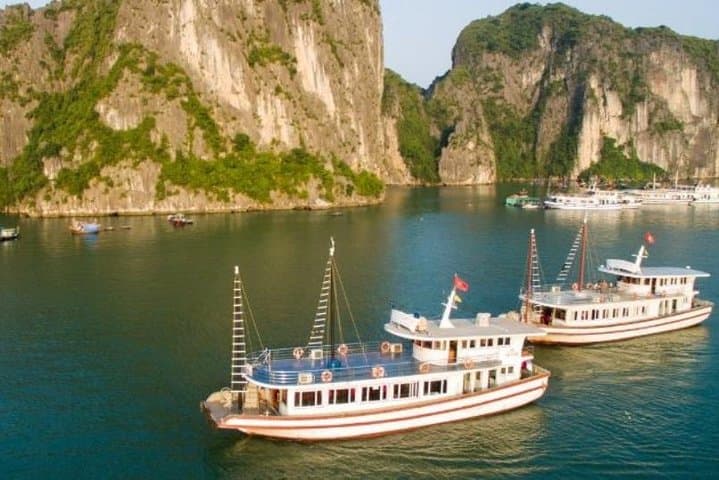 Halong Bay Deluxe 6-Hour Day Cruise from Hanoi photo 3